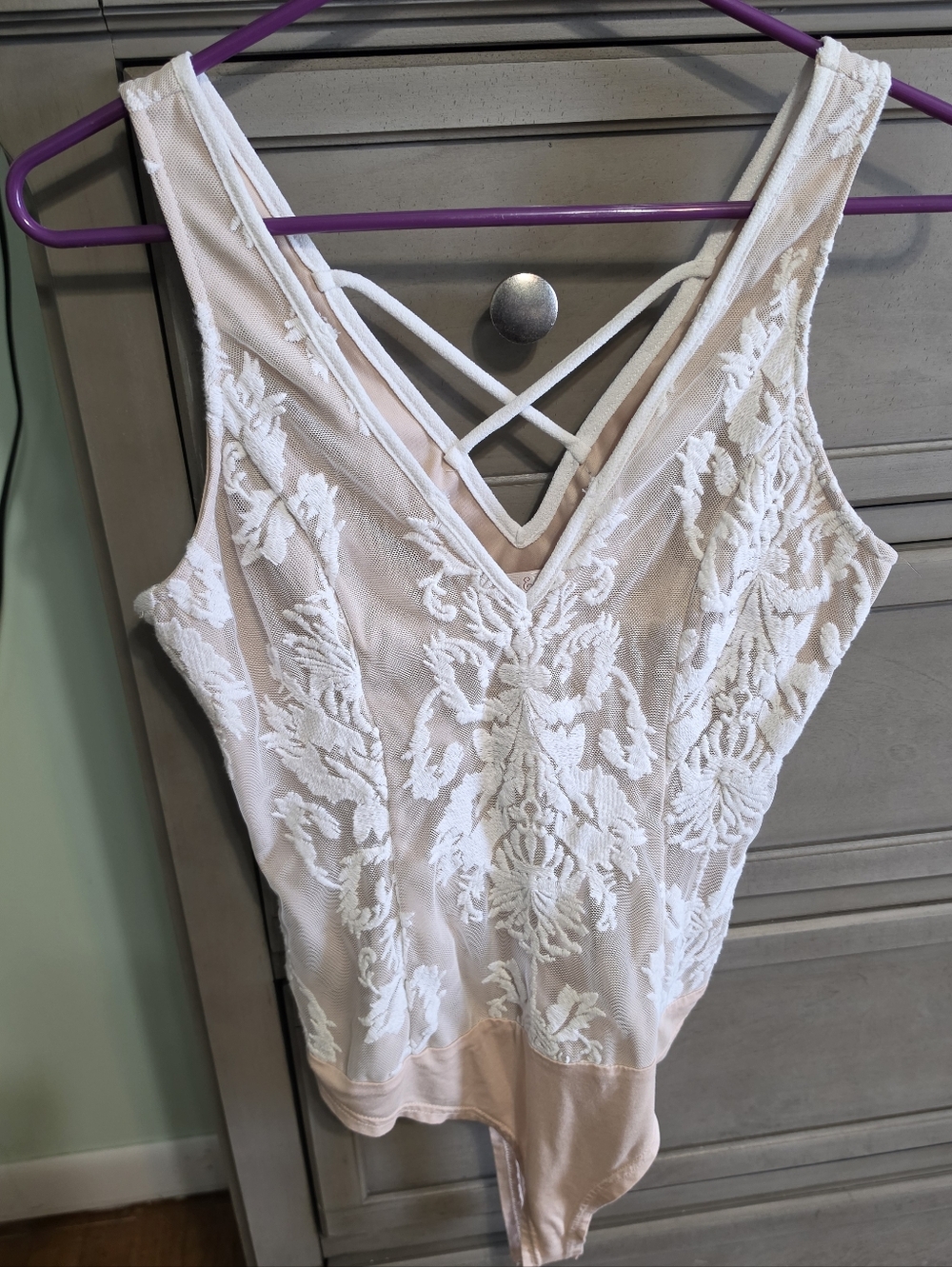 Buckle White Floral Lace V-Neck Bodysuit
